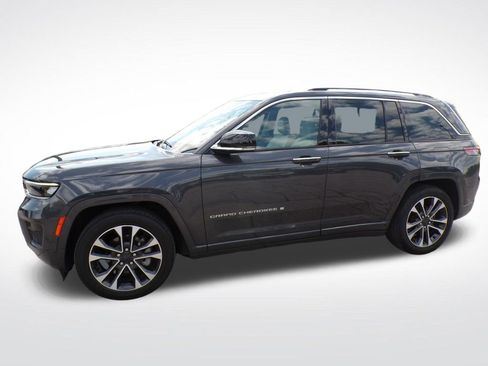 Used 2023 Jeep Grand Cherokee Overland AWD/4WD image 3