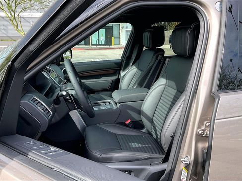 New 2026 Land Rover Discovery Dynamic SE AWD/4WD image 16