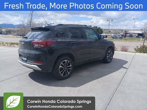 Used 2025 Chevrolet TrailBlazer LT AWD/4WD image 3
