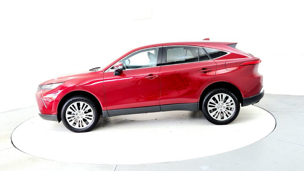 Certified 2024 Toyota Venza XLE AWD/4WD image 3
