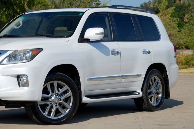 Used 2013 Lexus LX 570 4WD w/ Luxury Pkg w/Pre-crash image 23