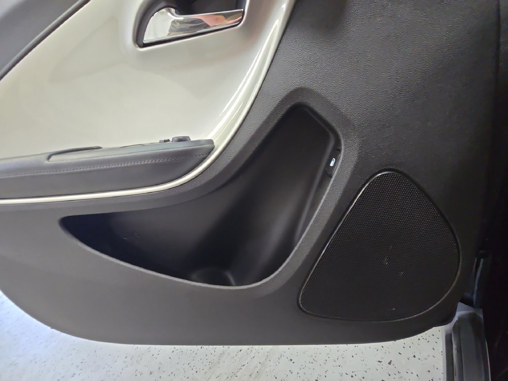Used 2014 Chevrolet Volt FWD image 32