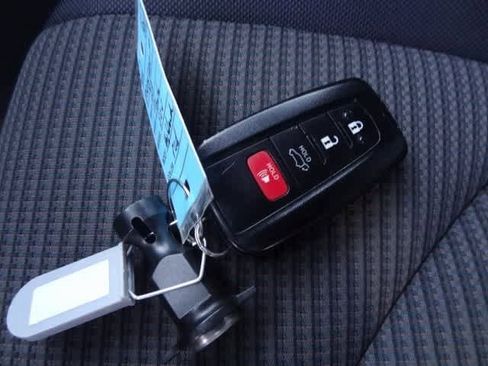 Used 2023 Toyota Highlander LE image 39