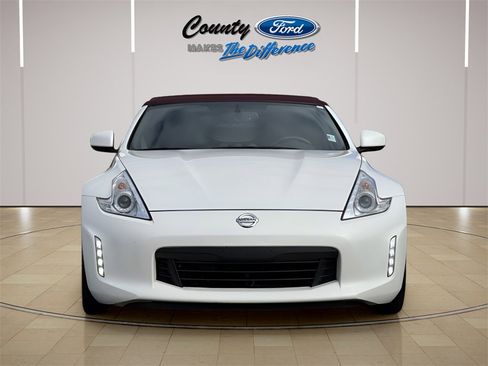 Used 2017 Nissan 370Z Touring Sport image 22