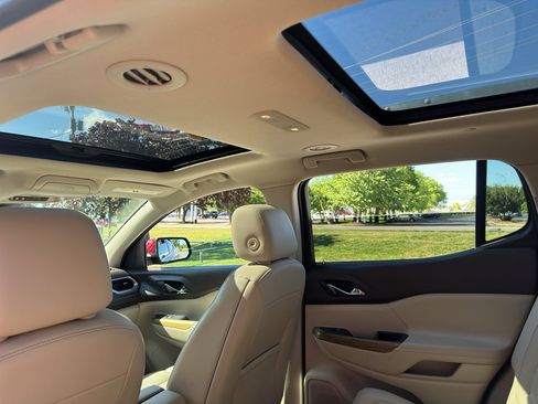 Used 2018 GMC Acadia Denali w/ Technology Package FWD image 16