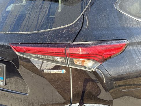 Used 2021 Toyota Highlander Platinum image 11