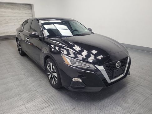 Used 2022 Nissan Altima 2.5 SV FWD image 13