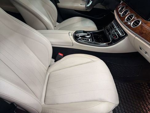 Used 2018 Mercedes-Benz E 300 image 30