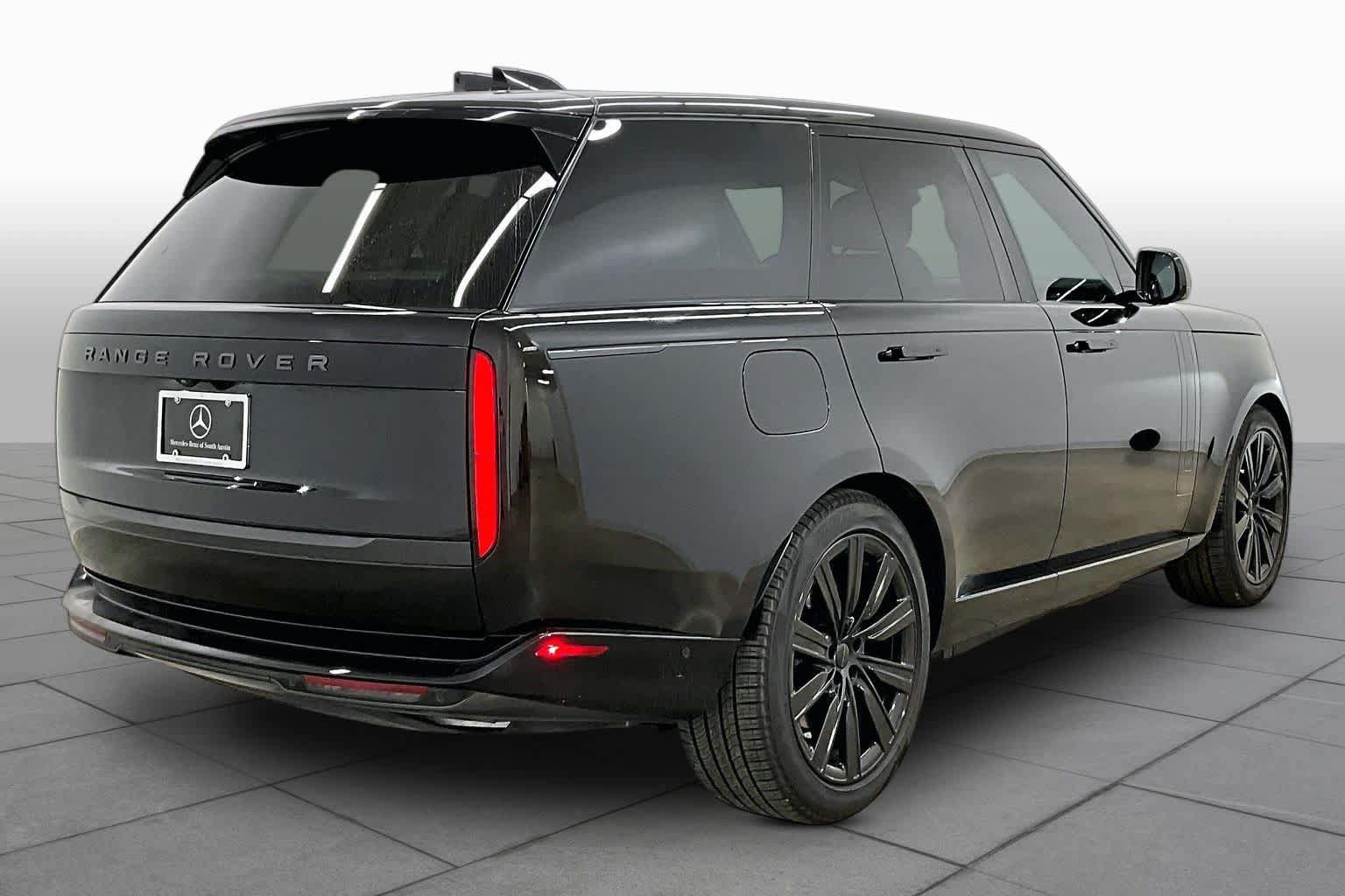 Used 2026 Land Rover Range Rover SE AWD/4WD image 12