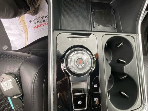 Certified 2025 Kia Carnival SX Prestige FWD image 21