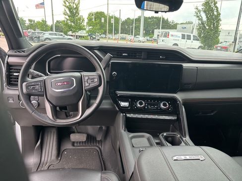 Used 2024 GMC Sierra 2500 AT4 w/ AT4 Premium Plus Package AWD/4WD image 9