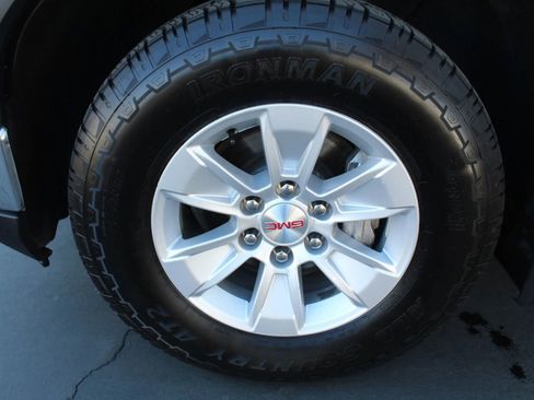 Used 2023 GMC Sierra 1500 SLE image 41