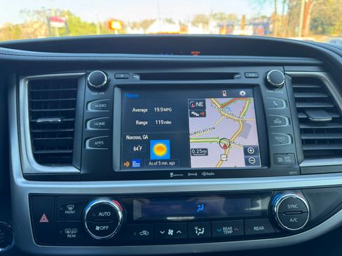 Used 2017 Toyota Highlander SE image 20