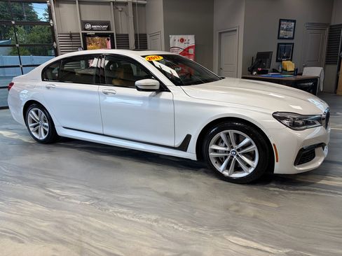 Used 2017 BMW 750i xDrive AWD/4WD image 30