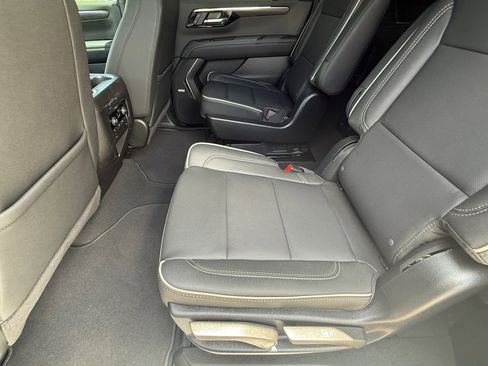 Used 2026 Chevrolet Suburban Premier w/ Sun And Tow Package AWD/4WD image 12