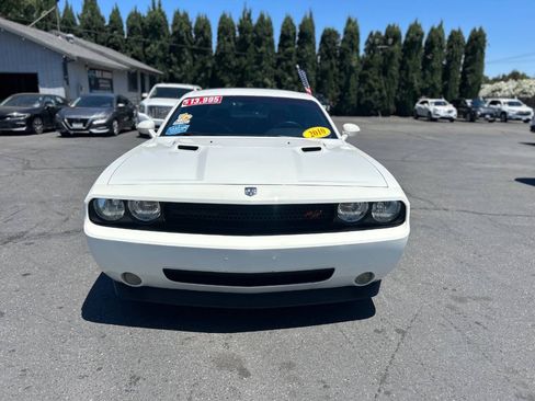 Used 2010 Dodge Challenger R/T RWD image 2