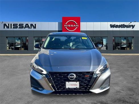 Used 2023 Nissan Altima 2.5 SR image 2