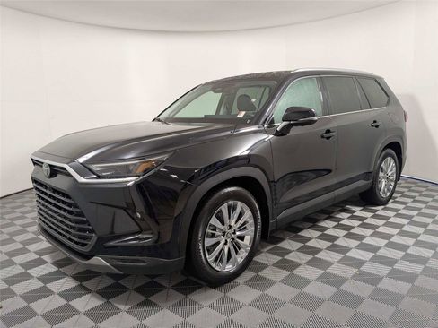 Used 2024 Toyota Grand Highlander Platinum image 2