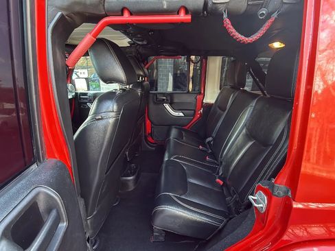Used 2014 Jeep Wrangler Unlimited Sahara w/ Max Tow Package AWD/4WD image 21