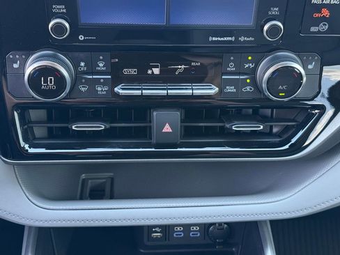 Used 2022 Toyota Highlander XLE AWD/4WD image 26