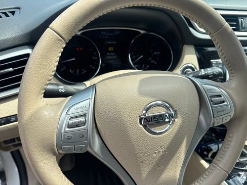 Used 2015 Nissan Rogue SL w/ SL Premium Package FWD image 17