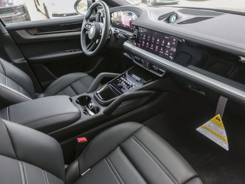 New 2025 Porsche Cayenne S image 35