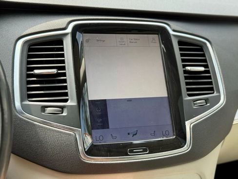 Used 2016 Volvo XC90 T5 Momentum image 10