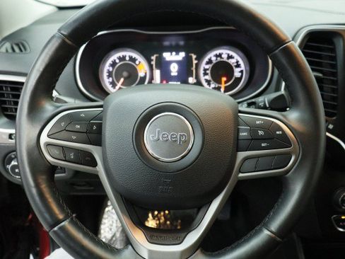 Used 2019 Jeep Cherokee Latitude Plus FWD image 10
