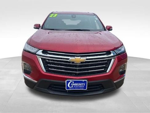 Used 2023 Chevrolet Traverse LT image 3