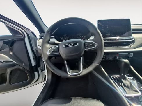 Used 2025 Jeep Compass Limited AWD/4WD image 12