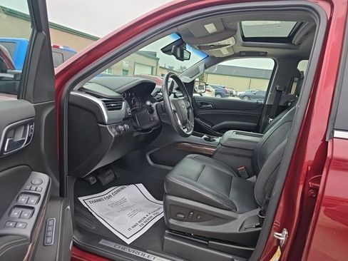 Used 2019 Chevrolet Suburban LT w/ Luxury Package AWD/4WD image 4