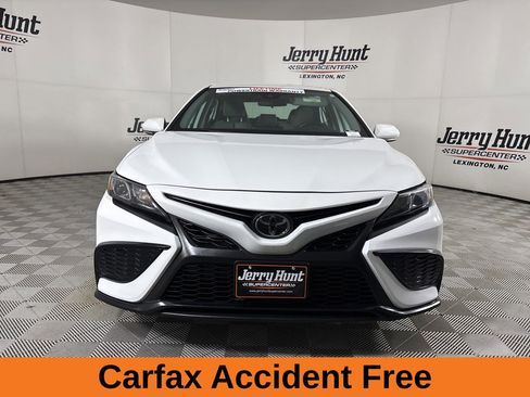 Used 2024 Toyota Camry SE image 3