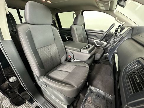 Used 2023 Nissan Titan SV image 6
