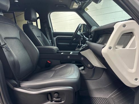 Used 2023 Land Rover Defender 110 SE image 30