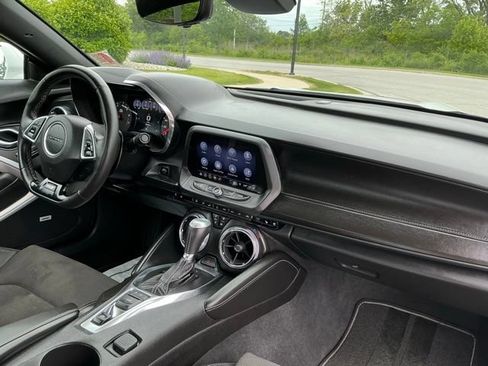 Used 2019 Chevrolet Camaro SS w/ LPO, Ground Effects Package RWD image 17