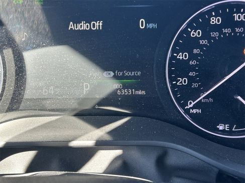 Used 2022 Toyota Sienna Limited image 45