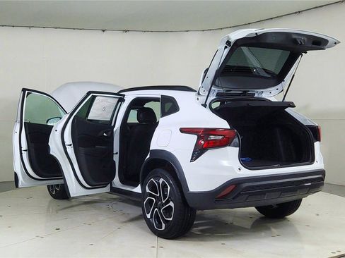 New 2026 Chevrolet Trax RS image 11