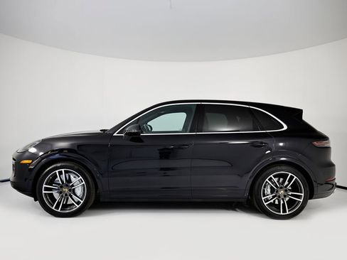 Certified 2022 Porsche Cayenne Turbo AWD/4WD image 2