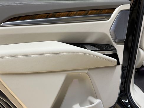 Certified 2025 Cadillac Escalade Sport Platinum w/ LPO, ONYX Package AWD/4WD image 48