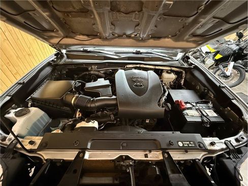 Used 2017 Toyota Tacoma TRD Off-Road AWD/4WD image 23