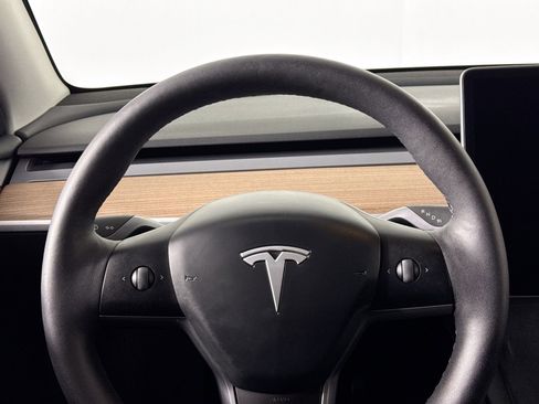 Used 2025 Tesla Model Y Long Range image 23