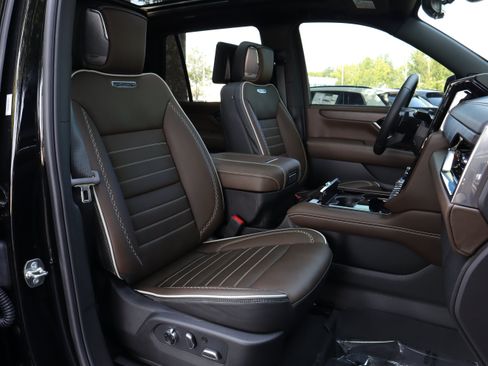 Used 2026 GMC Yukon Denali Ultimate w/ LPO, Floor Liner Package AWD/4WD image 30