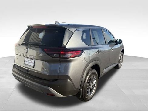 Used 2023 Nissan Rogue S image 2