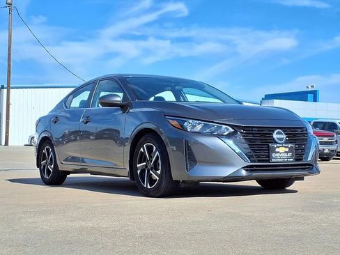 Used 2025 Nissan Sentra SV FWD image 3