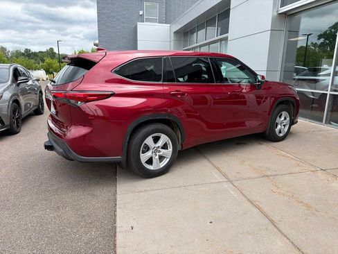 Used 2020 Toyota Highlander LE AWD/4WD image 16