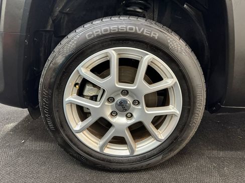 Used 2023 Jeep Renegade Latitude AWD/4WD image 13