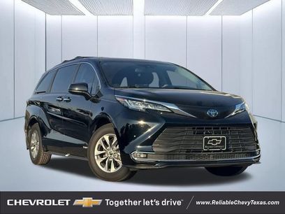 Used 2021 Toyota Sienna XLE