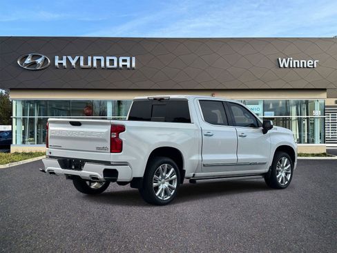 Used 2024 Chevrolet Silverado 1500 High Country AWD/4WD image 4
