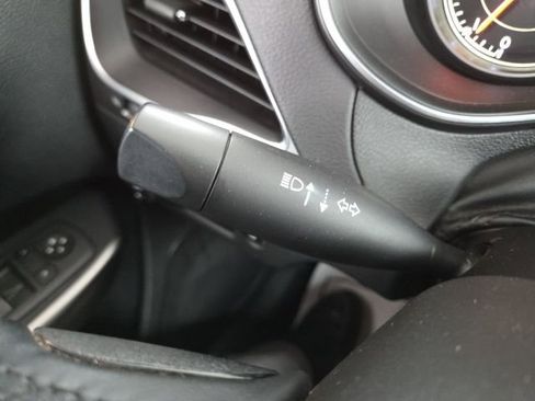 Used 2019 Jeep Cherokee Latitude w/ Comfort & Convenience Group image 55