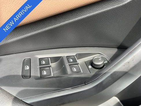 Used 2025 Volkswagen Jetta SEL FWD image 27